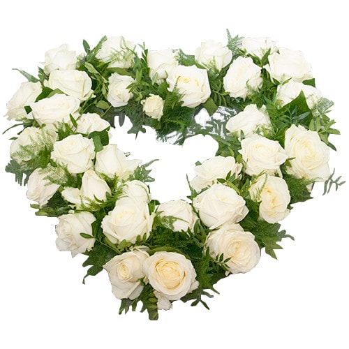 Rouwarrangement open hart vorm witte rozen